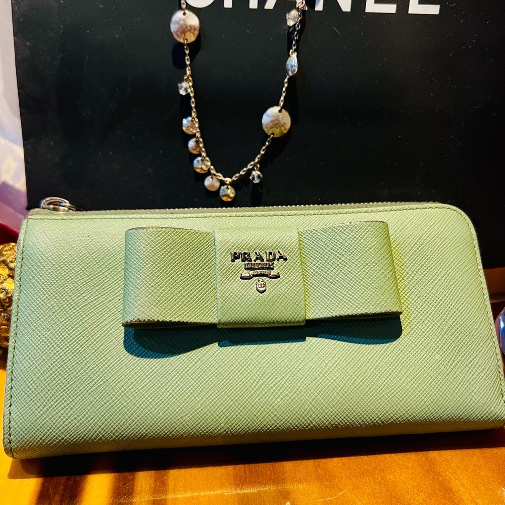 Prada Bow Wallet in very good condition read more